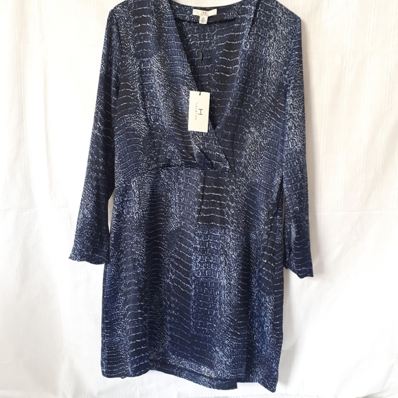 h by  Halston  V-Neck Crossover  Dress - Picture 5 of 10